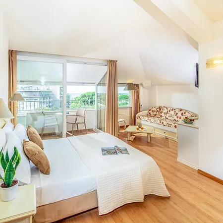 Готель Jasminum 4*